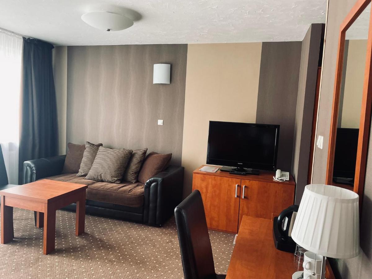 Papaver Hotel Ślesin Εξωτερικό φωτογραφία