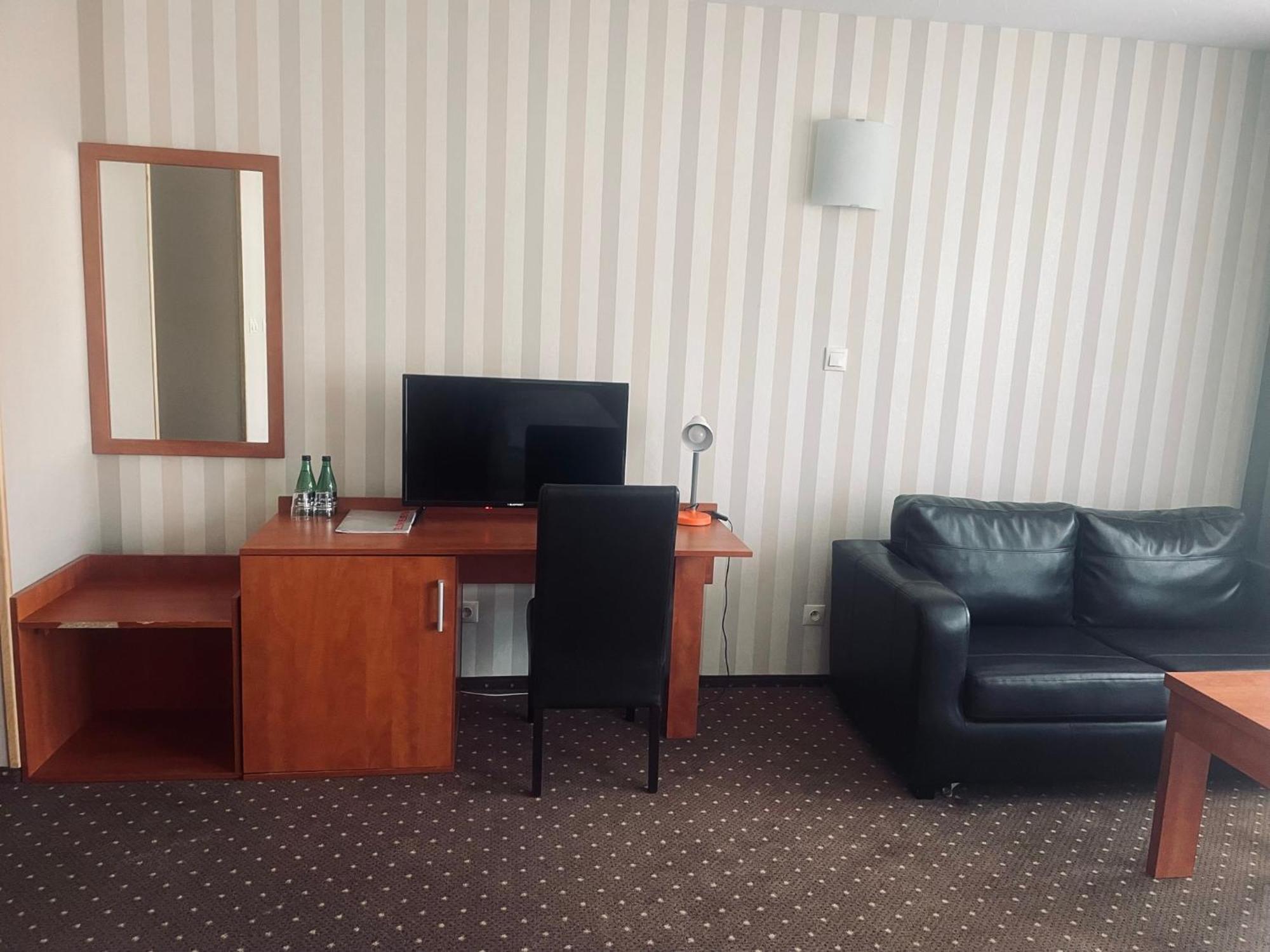 Papaver Hotel Ślesin Εξωτερικό φωτογραφία