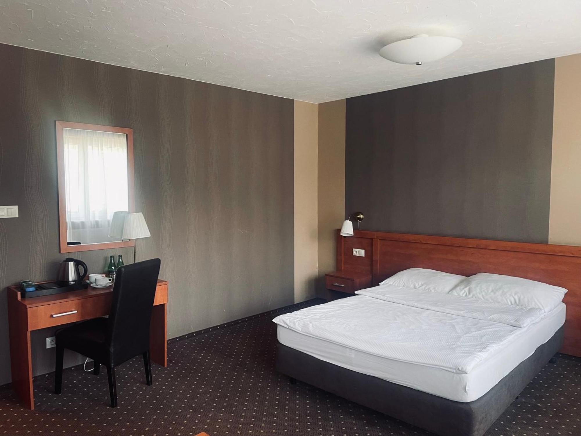 Papaver Hotel Ślesin Εξωτερικό φωτογραφία