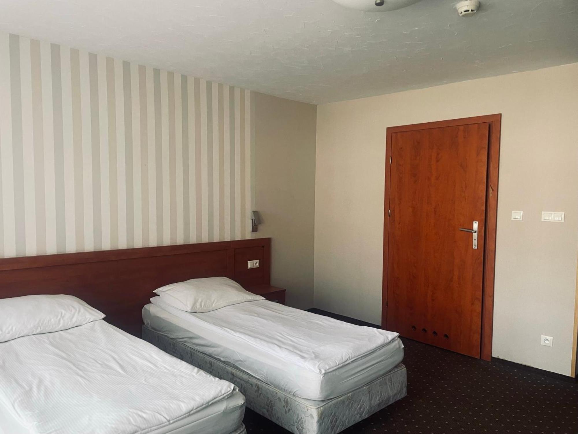 Papaver Hotel Ślesin Εξωτερικό φωτογραφία