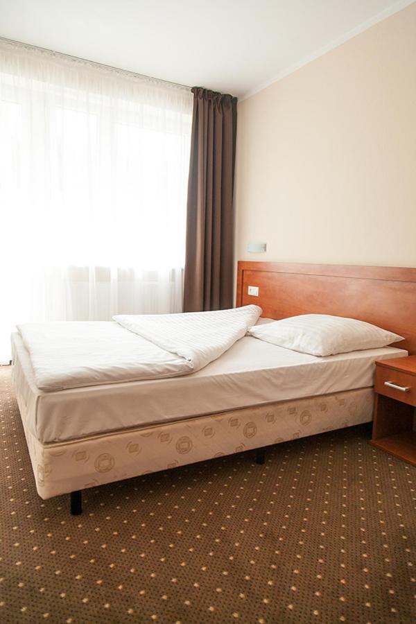 Papaver Hotel Ślesin Εξωτερικό φωτογραφία